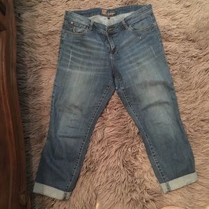 Cute ankle cropped slightly distressed jeans.